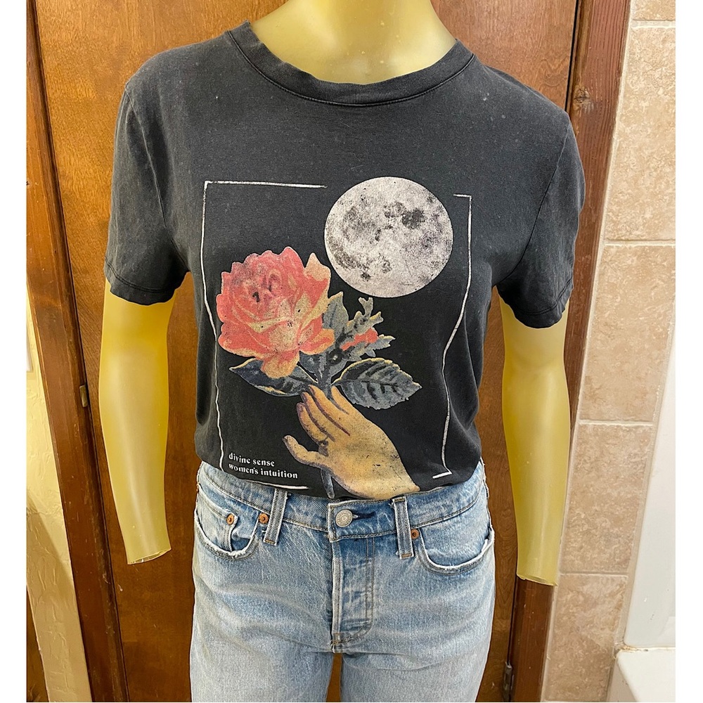 Cotton On Classic Arts Graphic Tee. Size medium.